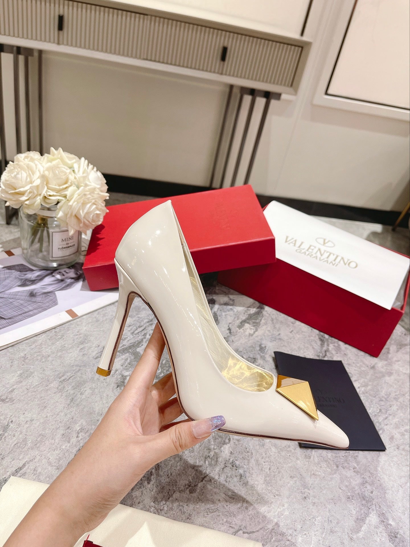 VT 25 Toe Pumps White Patent Leather