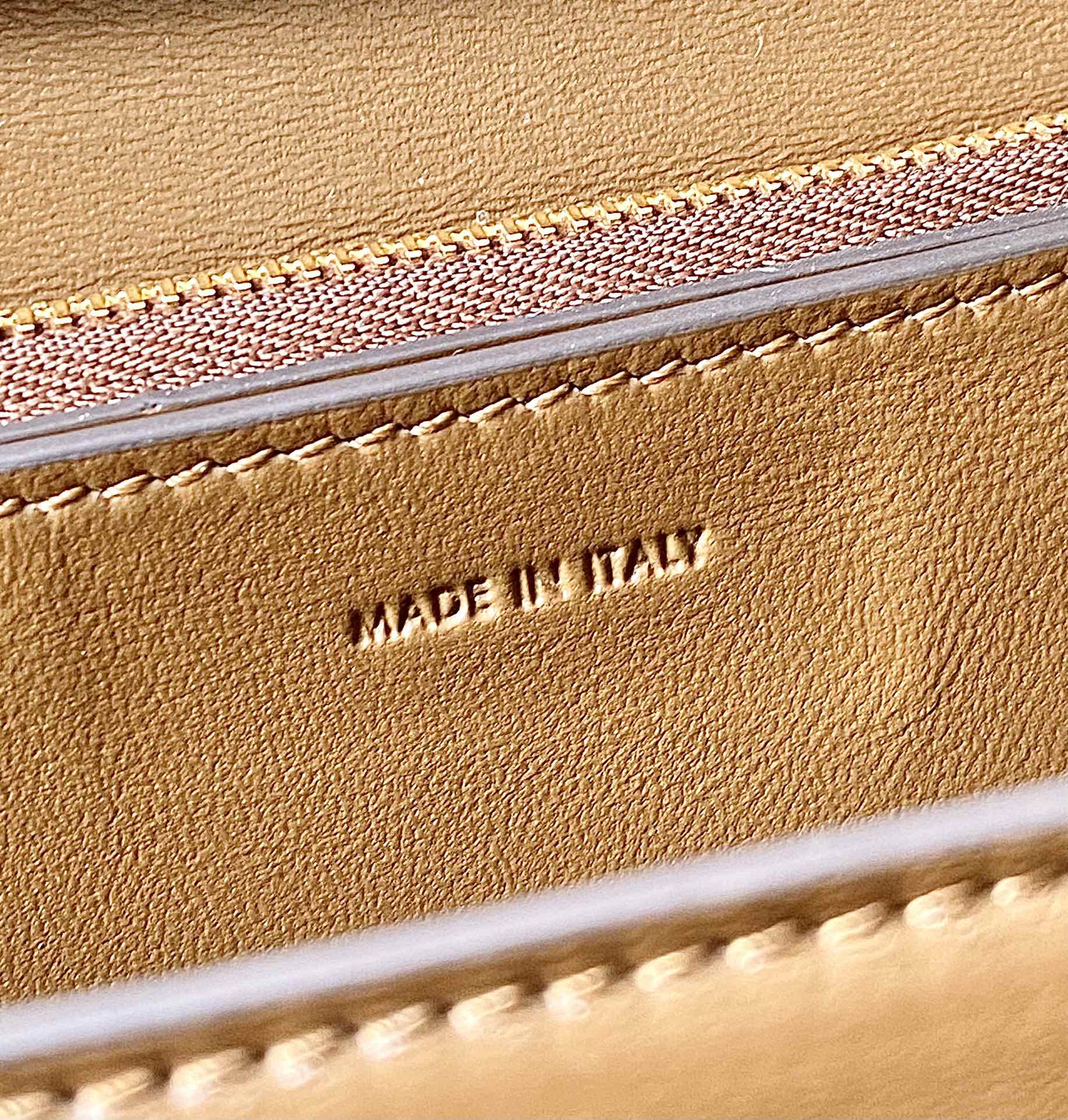 CELINE MEDIUM CLASSIQUE BAG 24CM GOLD CALFSKIN