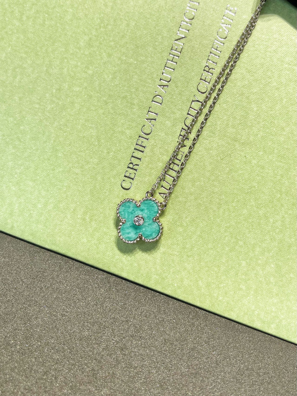 VCA Clover    Turquoise Sliver 1 Diamond Necklace