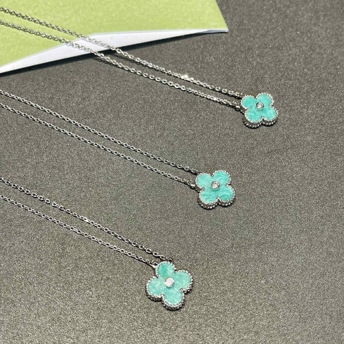 VCA Clover    Turquoise Sliver 1 Diamond Necklace