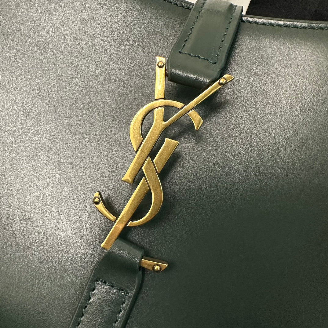 Le 5 a 7 24 Dark Green Lambskin Ghw