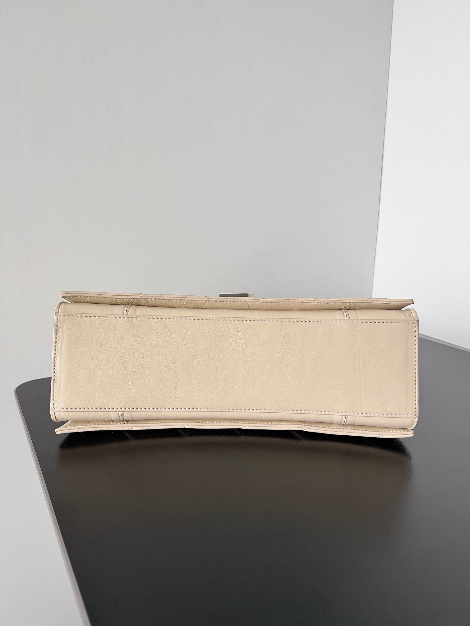 CRUSH CHAINED BAG 32 IN BEIGE QUILTED LAMBSKIN SILVER HARDWARE