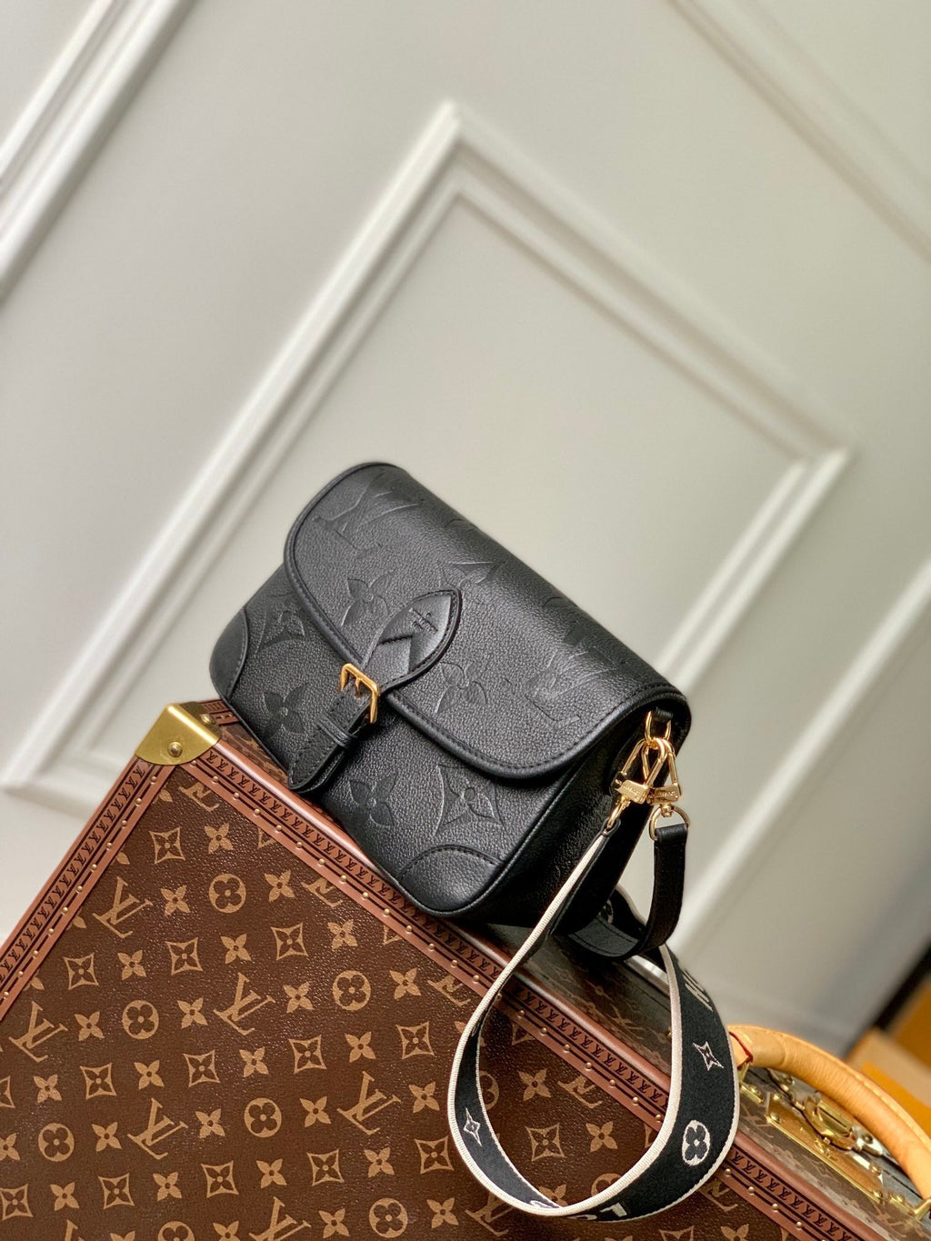 diane 24 black monogram empreinte leather