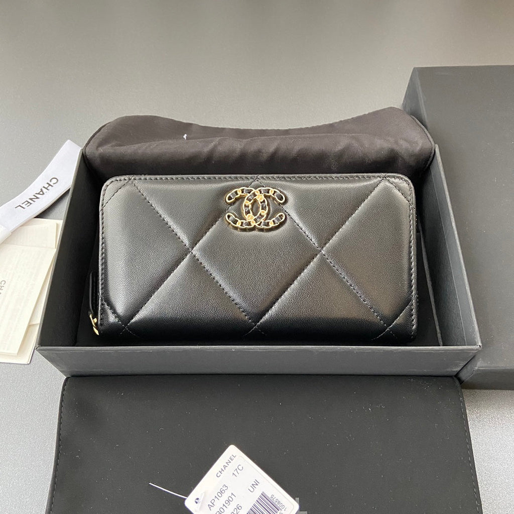 CC 19 Zipped Wallet 19cm Black Calfskin