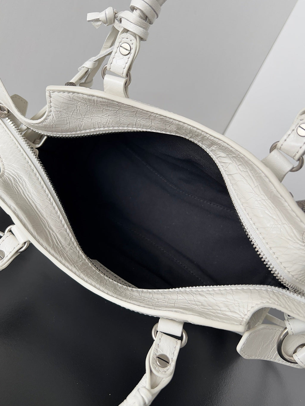 Balenciaga Neo Cagole scooter bag white lambskin 555322