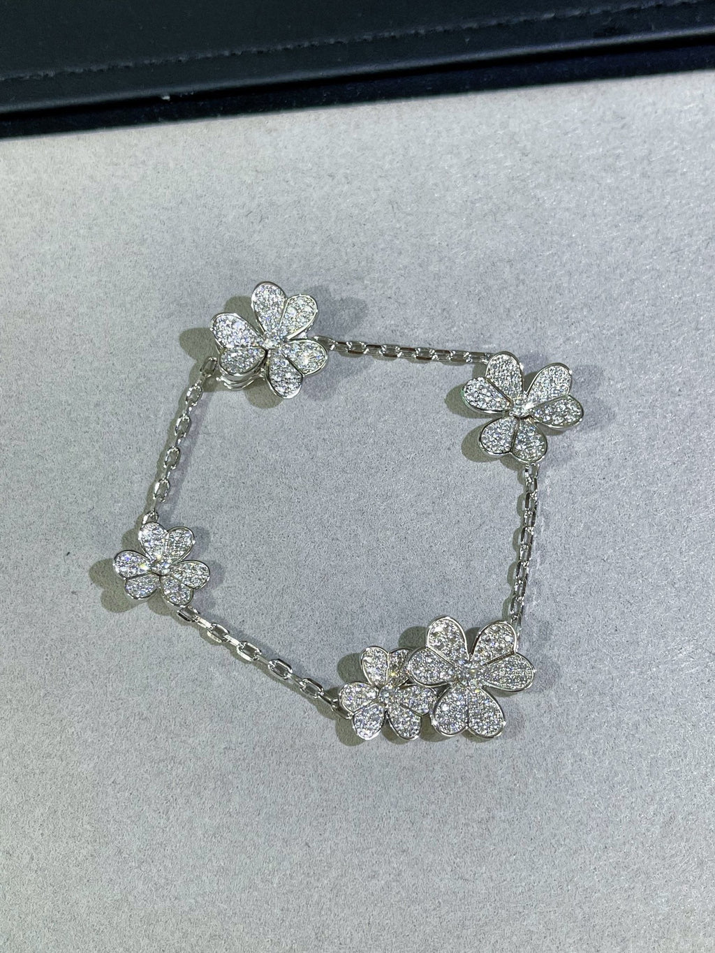 VCA Flower 5 Motifs Pink Mop Full Diamond Bracelet