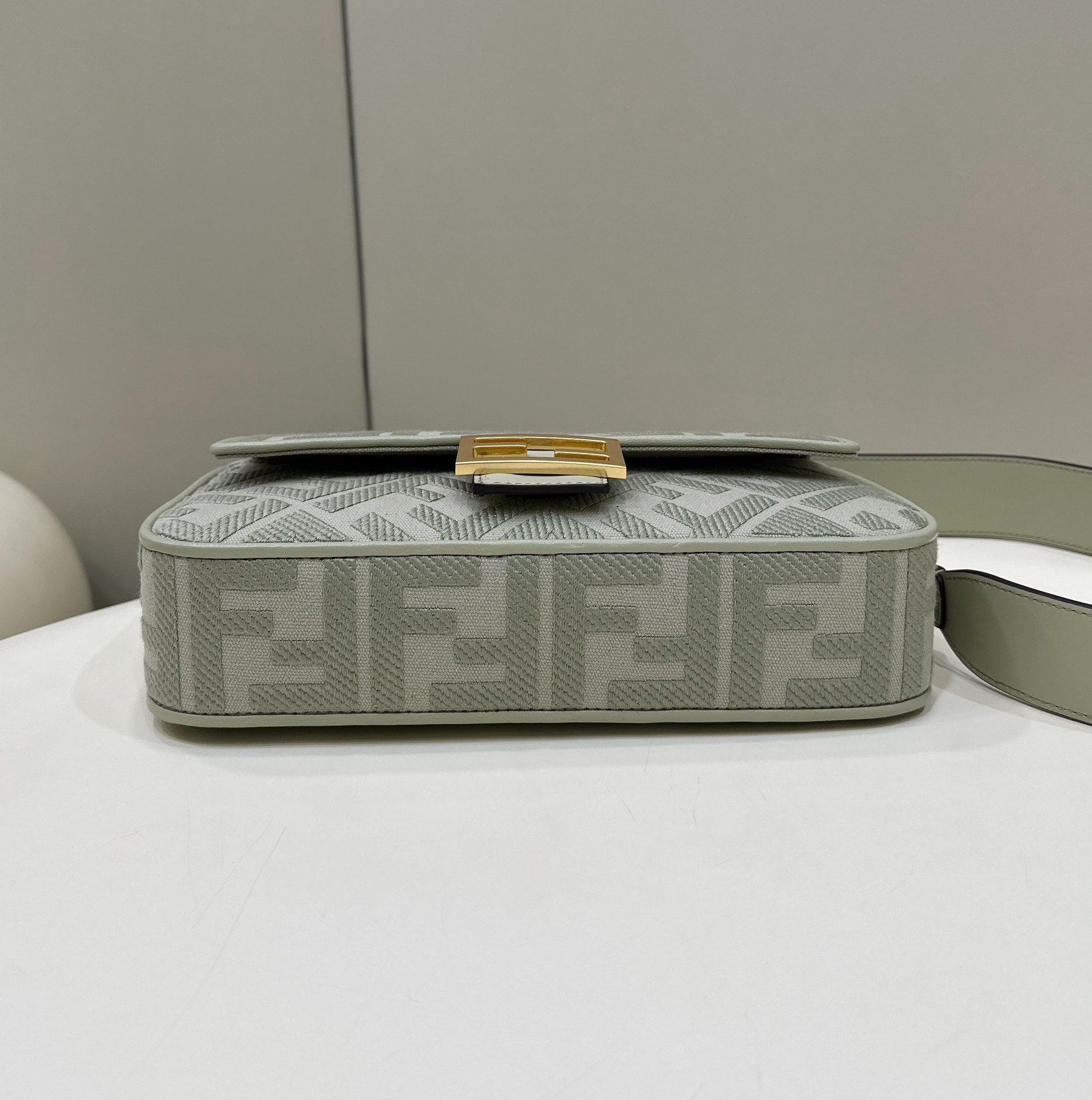 BAGUETTE WITH FF MOTIF 27 IN BITTER JACQUARD FABRIC GOLD HARDWARE