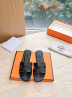 HM 25 Oran Sandal Black Calfskin