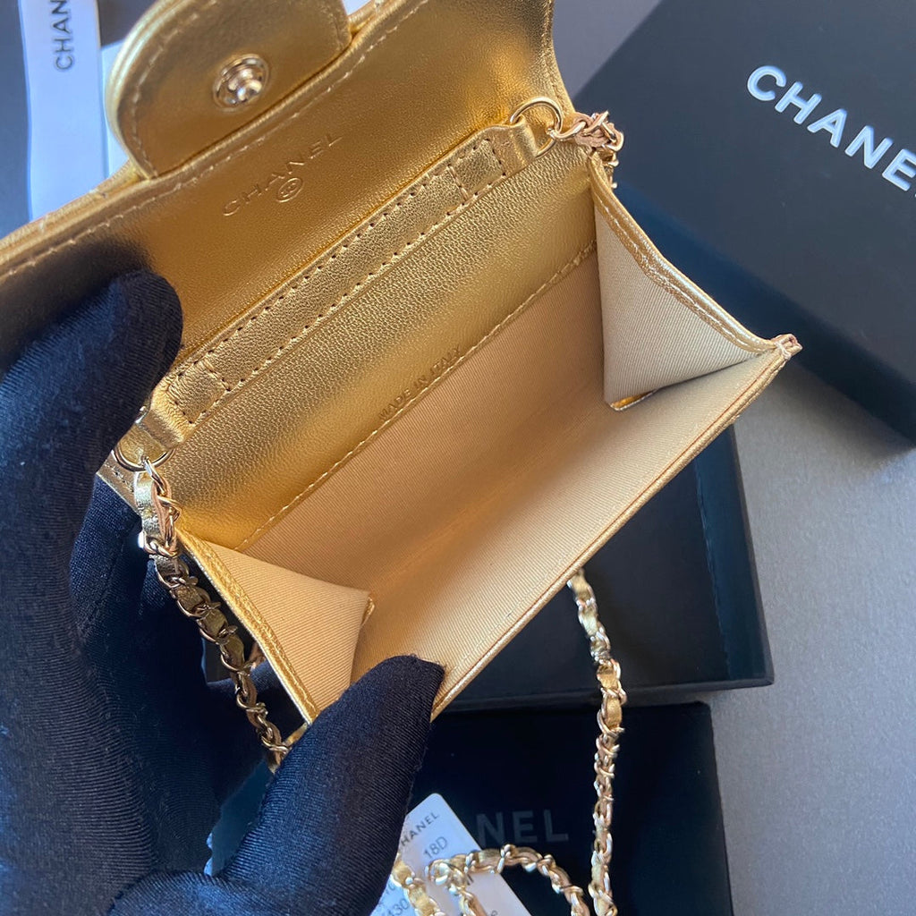 CC 24 Classic Wallet On Chain 11cm Golden Sheepskin  235161