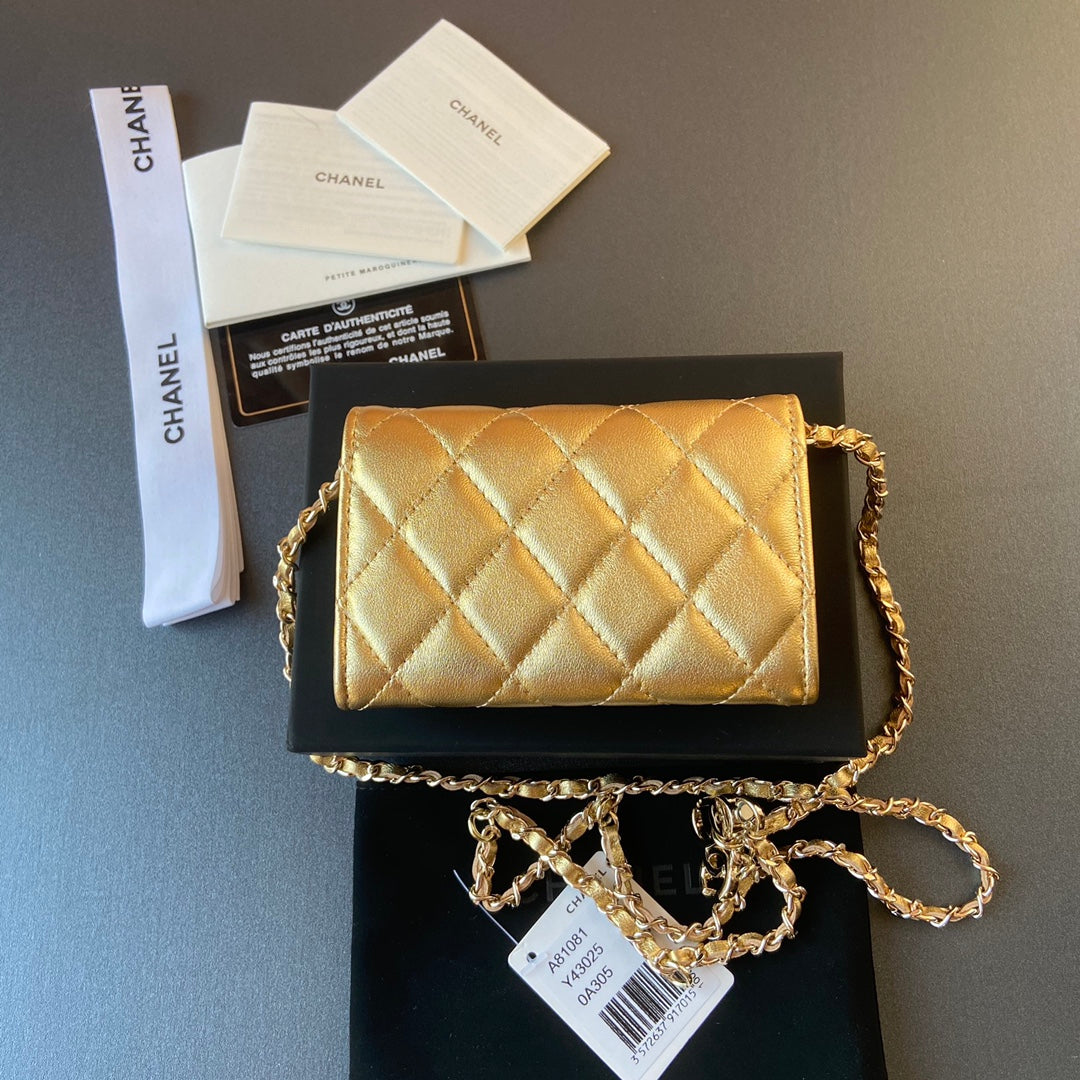 CC 24 Classic Wallet On Chain 11cm Golden Sheepskin  235161