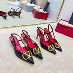 VLOGO SLINGBACK PUMP IN BLACK CALFSKIN LEATHER WITH GOLD LOGO