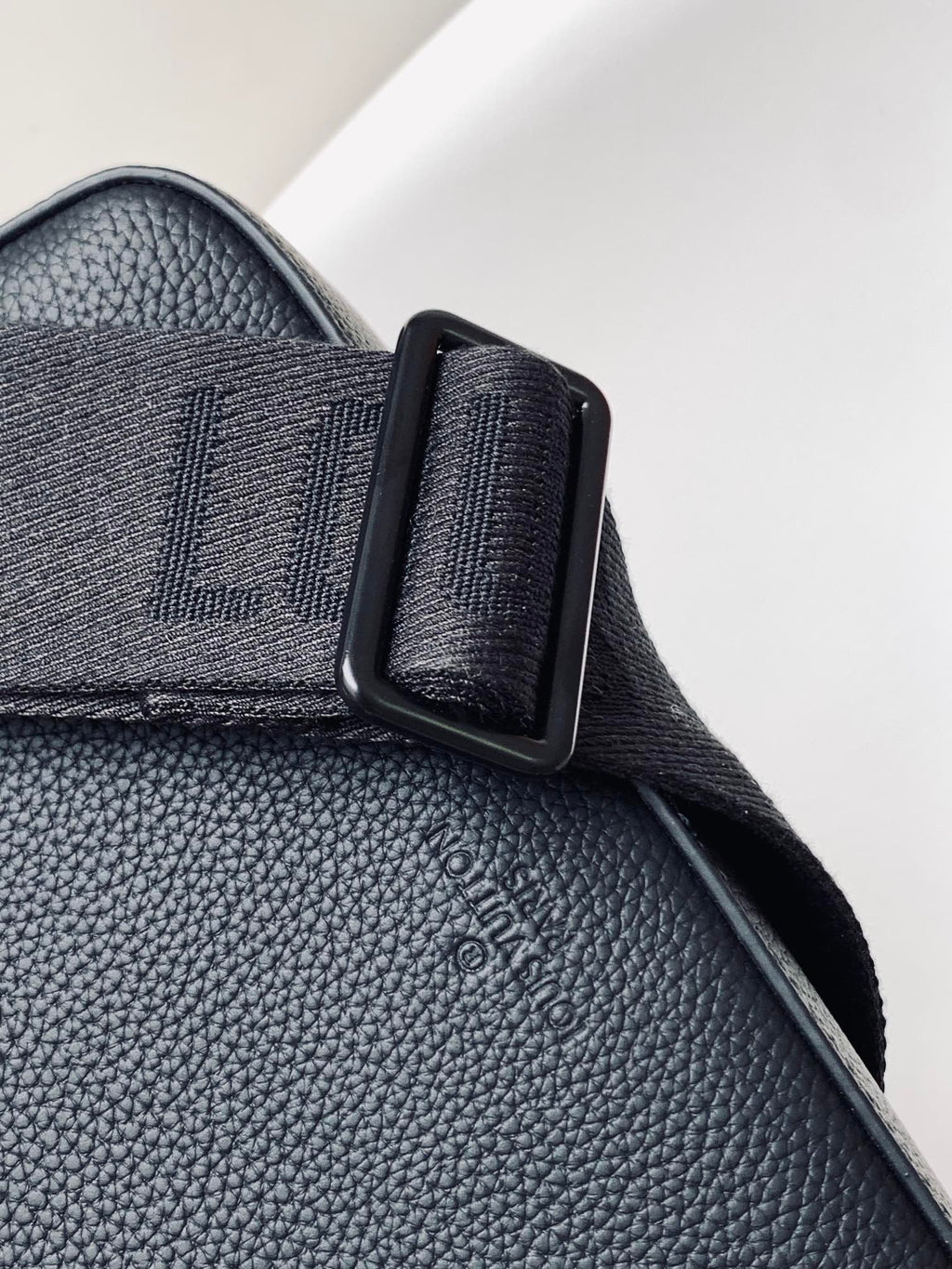 LV Fastline Messenger Bag 23.5 Black Cowhide HW