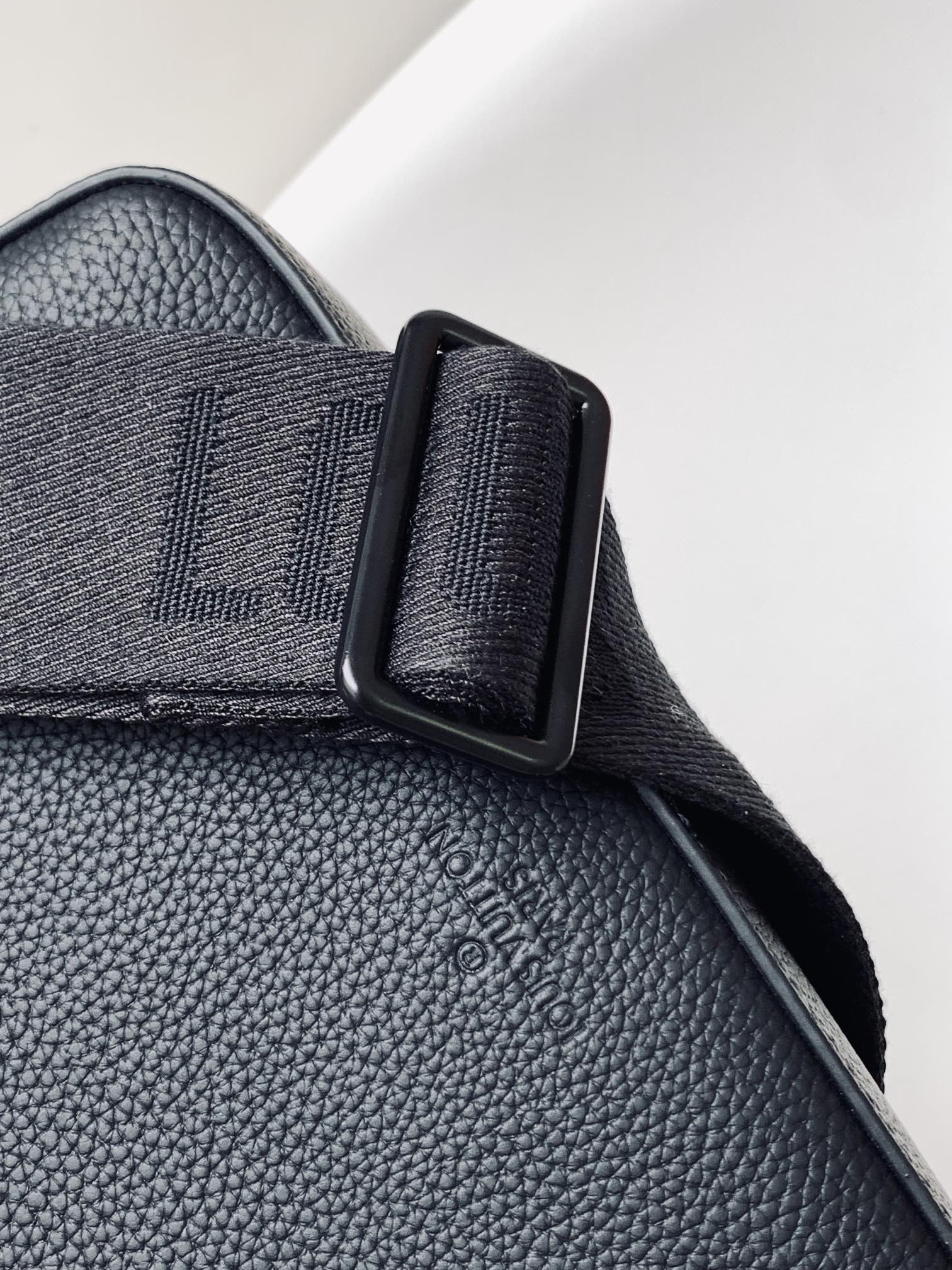 LV Fastline Messenger Bag 23.5 Black Cowhide HW