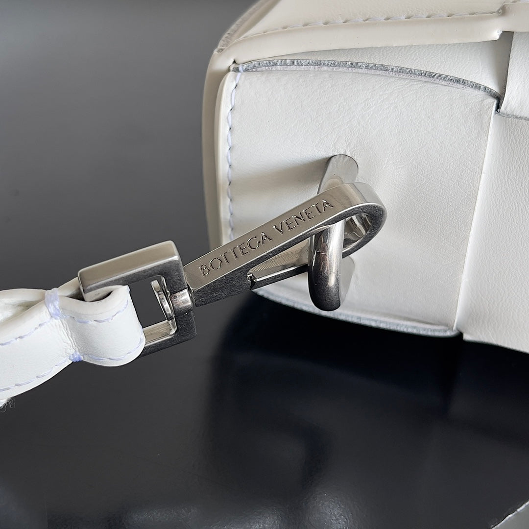 BV Two-In-One Cassette Bag 26cm White Leather