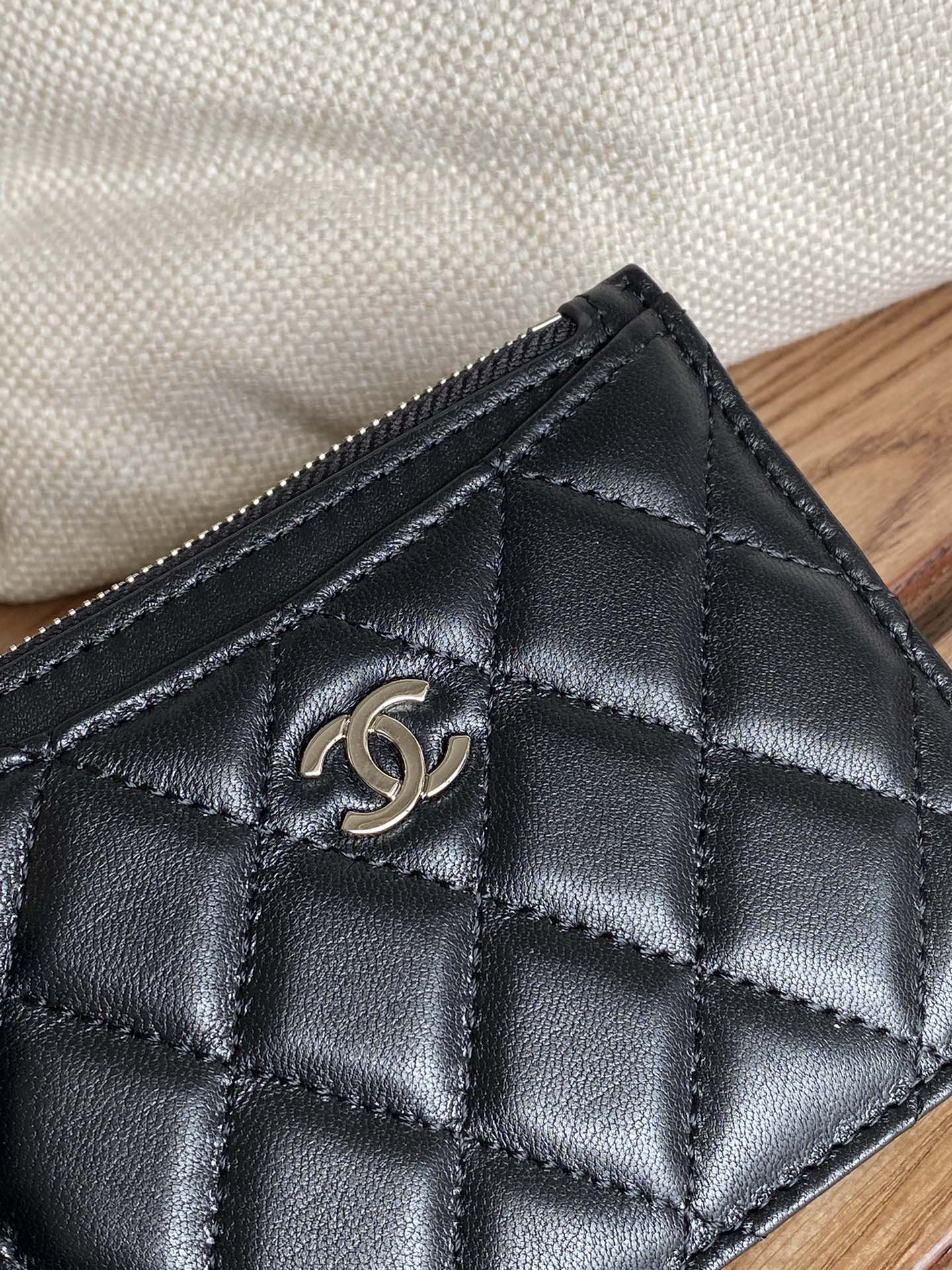 CC A84105 Coin Case Black Sliver Metal Lamskin 240725