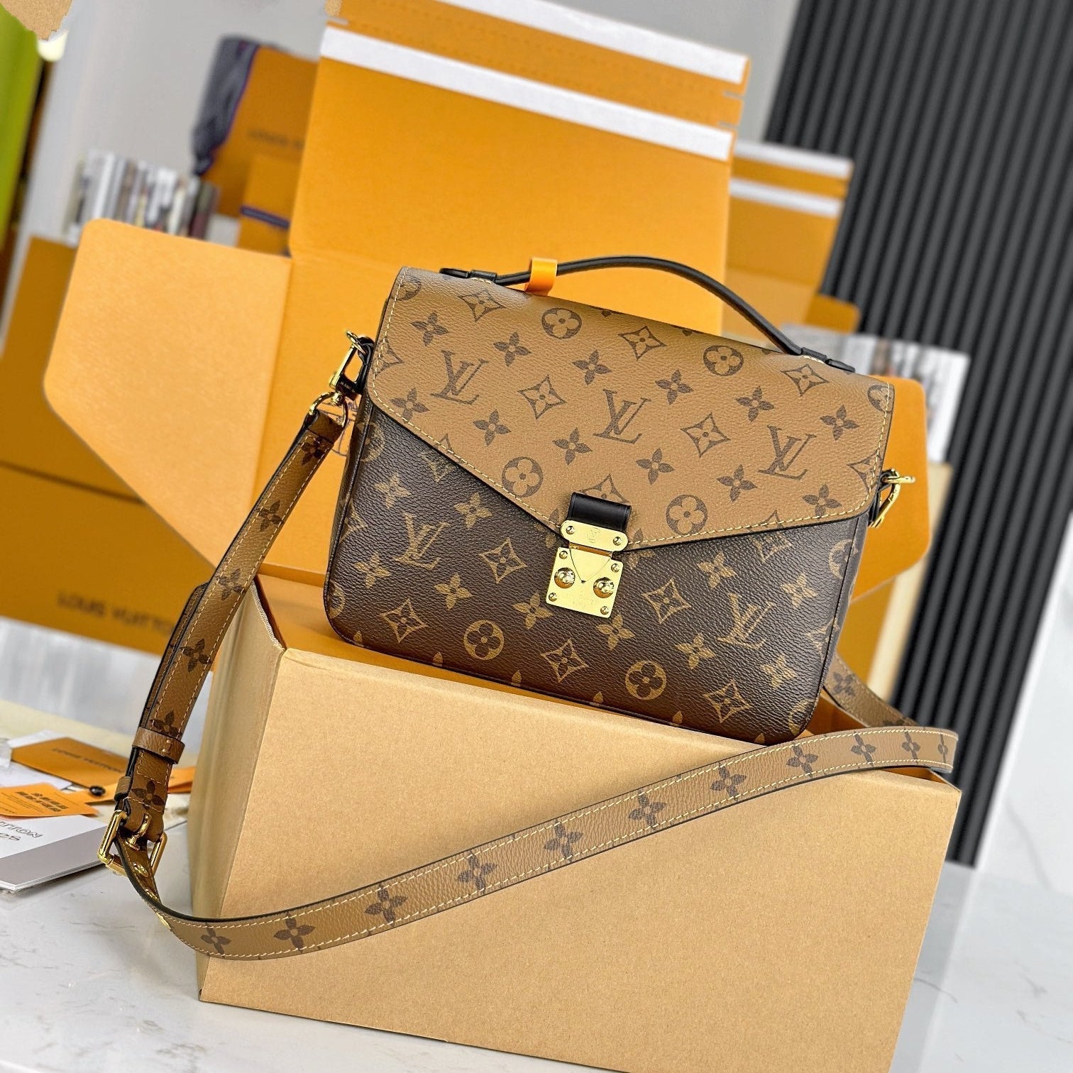 LV Pochette Metis Brown mix Ginger Brown Monogram Reverse Canvas 204264