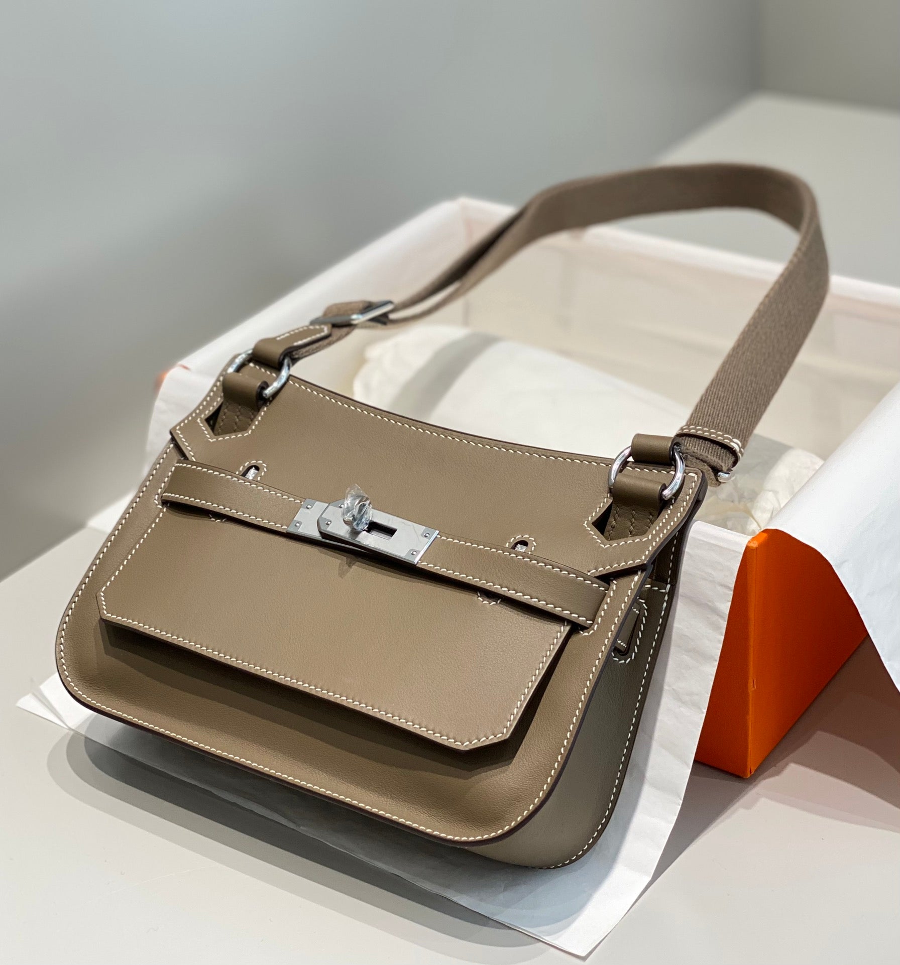 KELLY 23CM JYPSIERE BROWN LEATHER CROSSBODY BAG SHW