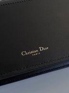 SIGNATURE CHAIN BAG 21 IN BLACK CALFSKIN