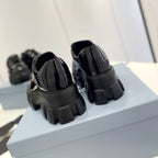 MONOLITH LACE-UP LOAFER IN BLACK GLOSSY CALFSKIN ATTACHED TRIANGLE LOGO