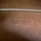 SMALL HOP 40 IN CARAMEL BROWN LAMBSKIN