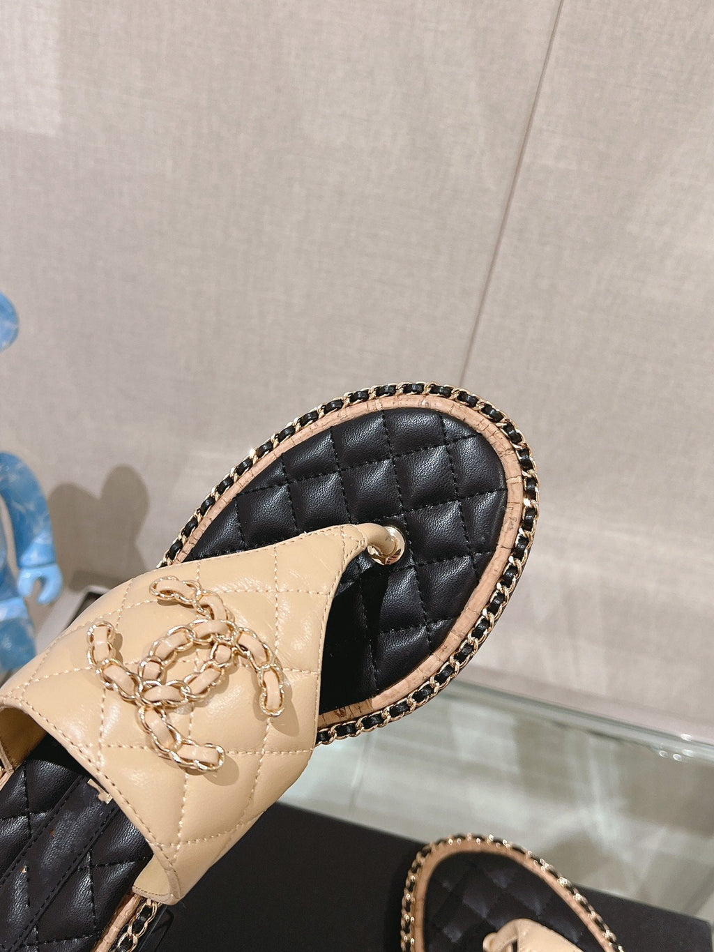 cc thong sandal 50 beige black quilted lambskin