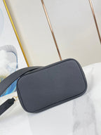 LOCK AND WALK 20 IN BLACK GRAINED CALFSKIN GOLD HARDWARE