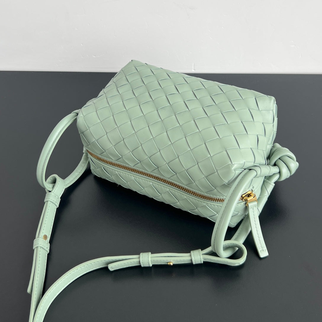 BV Loop Top Handle 19cm Sauge Lambskin