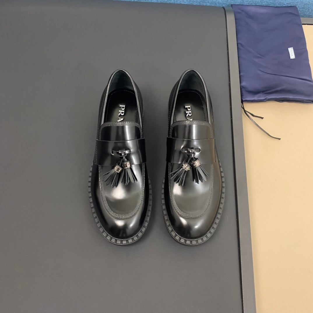 PRA LOAFER IN GLOSSY BLACK LEATHER WITH TASSEL