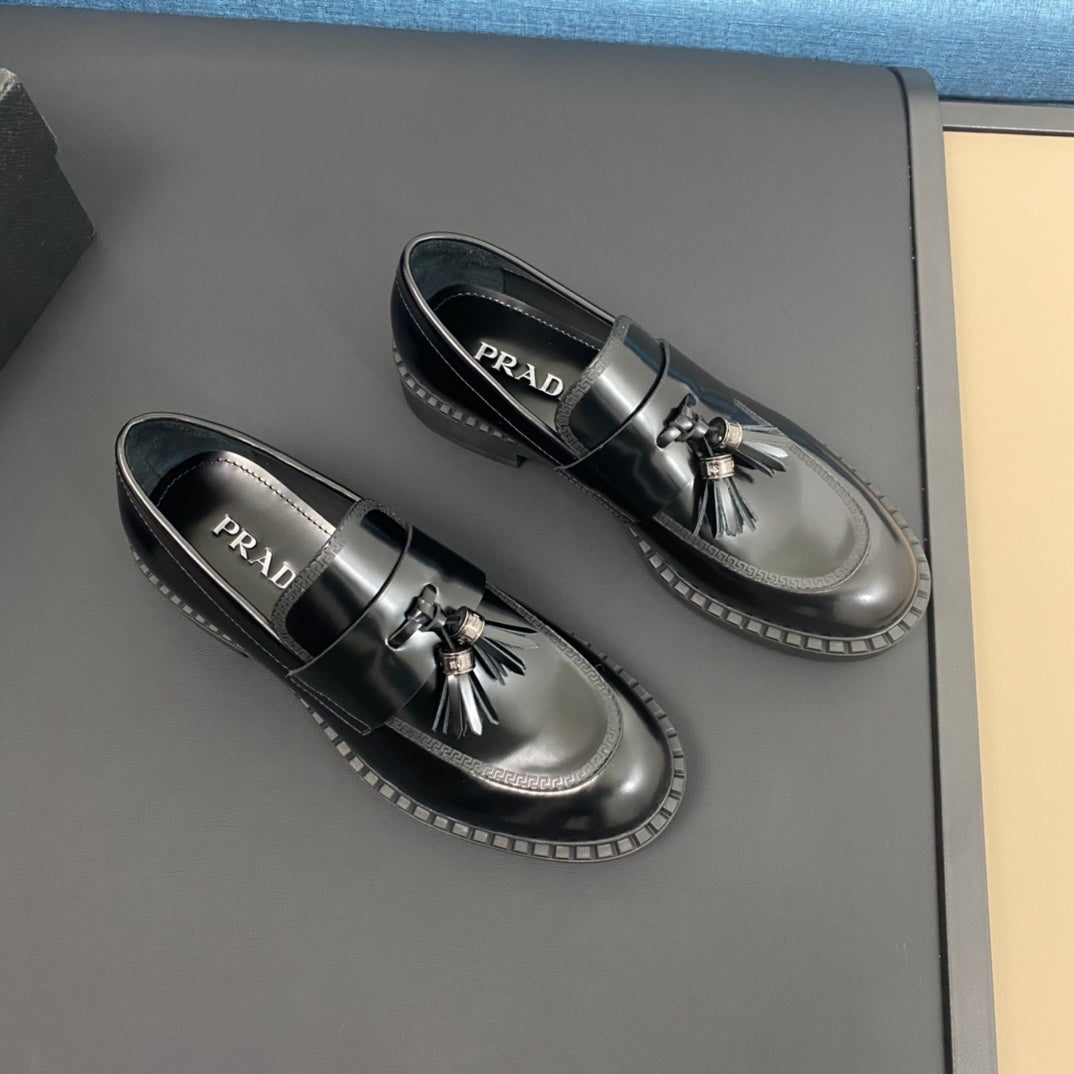 PRA LOAFER IN GLOSSY BLACK LEATHER WITH TASSEL