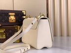 TWIST MM 23 IN QUARTZ WHITE EPI LEATHER GOLD HARDWARE