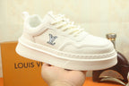 LV TRAINER IN WHITE CALFSKIN AND GREY LOGO
