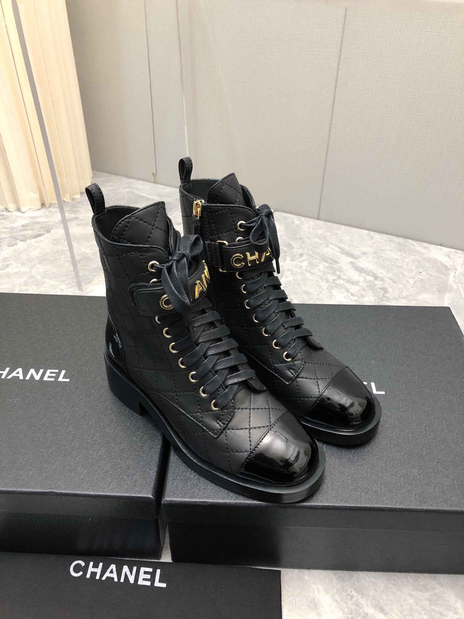 CC Short Boots 45mm In Black Quilted Lambskin And Glossy Cowhide 950042