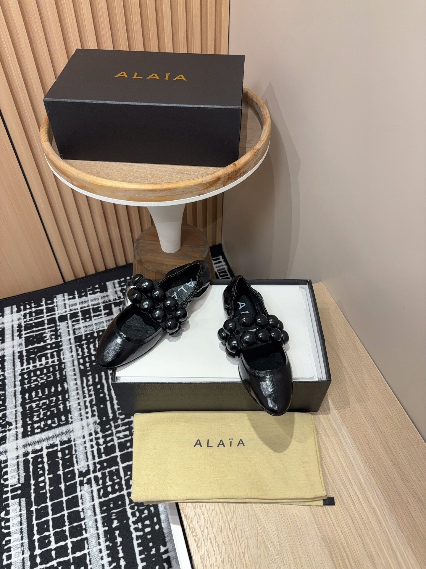 Alaila Sphere Ballet Flats In Black Glossy Calfskin 964200