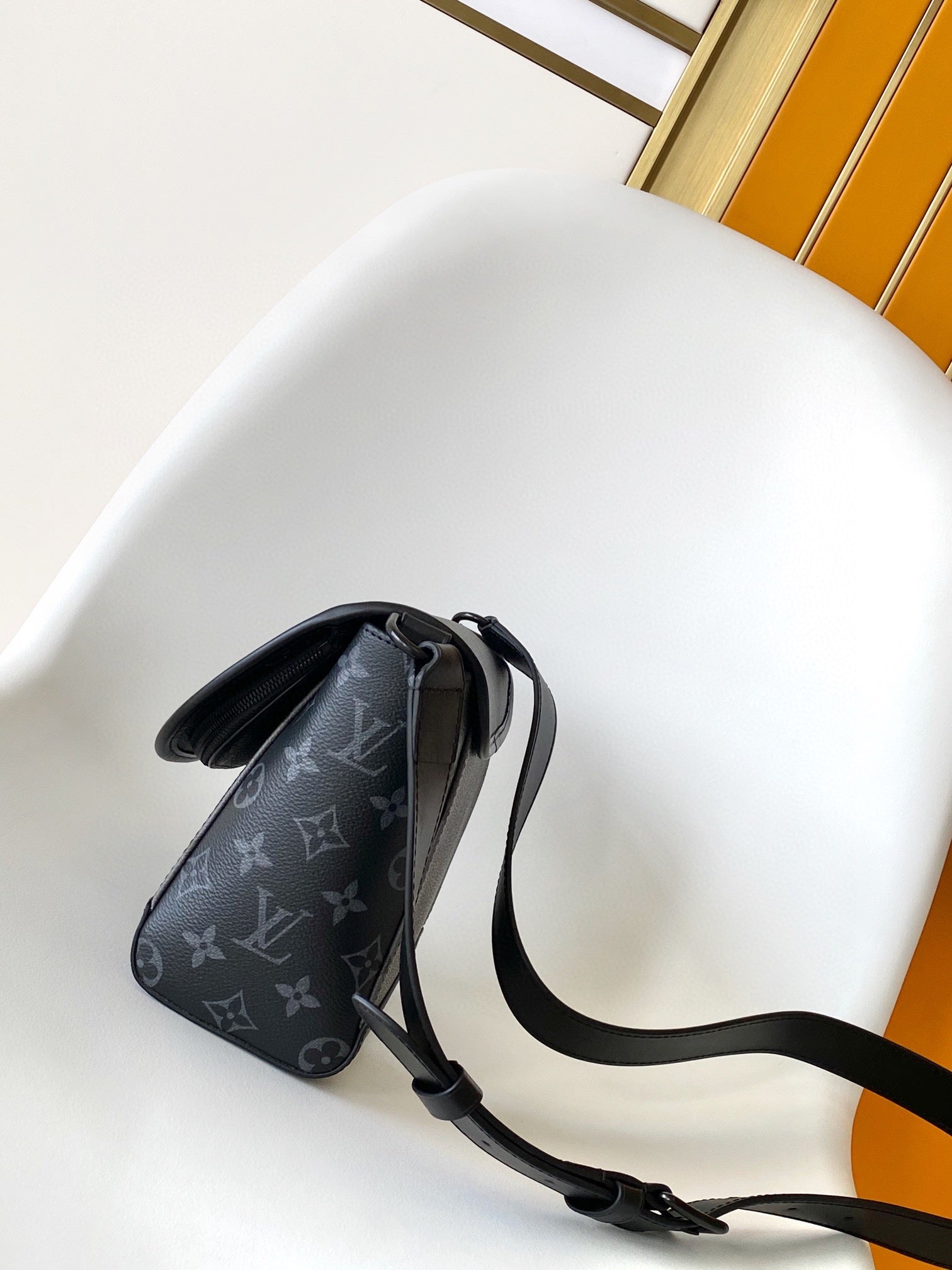 LV Pulse Messenger 26.6cm Black Monogram Eclipse Reverse Canvas