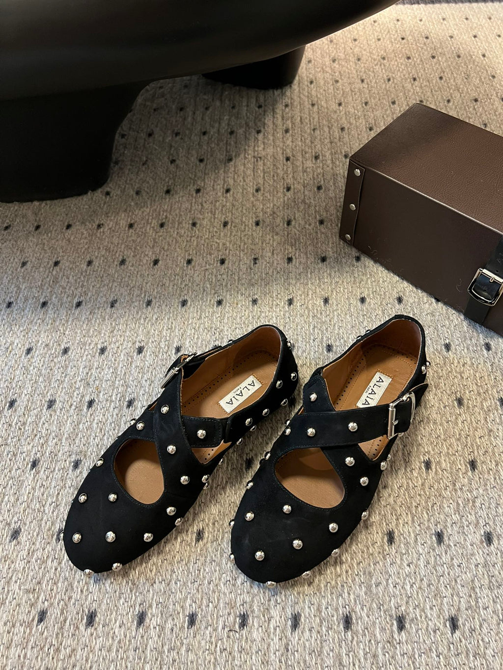 Alaia 25 Criss Cross With Stud Ballet Flats Black Suede Sheepskin  303693