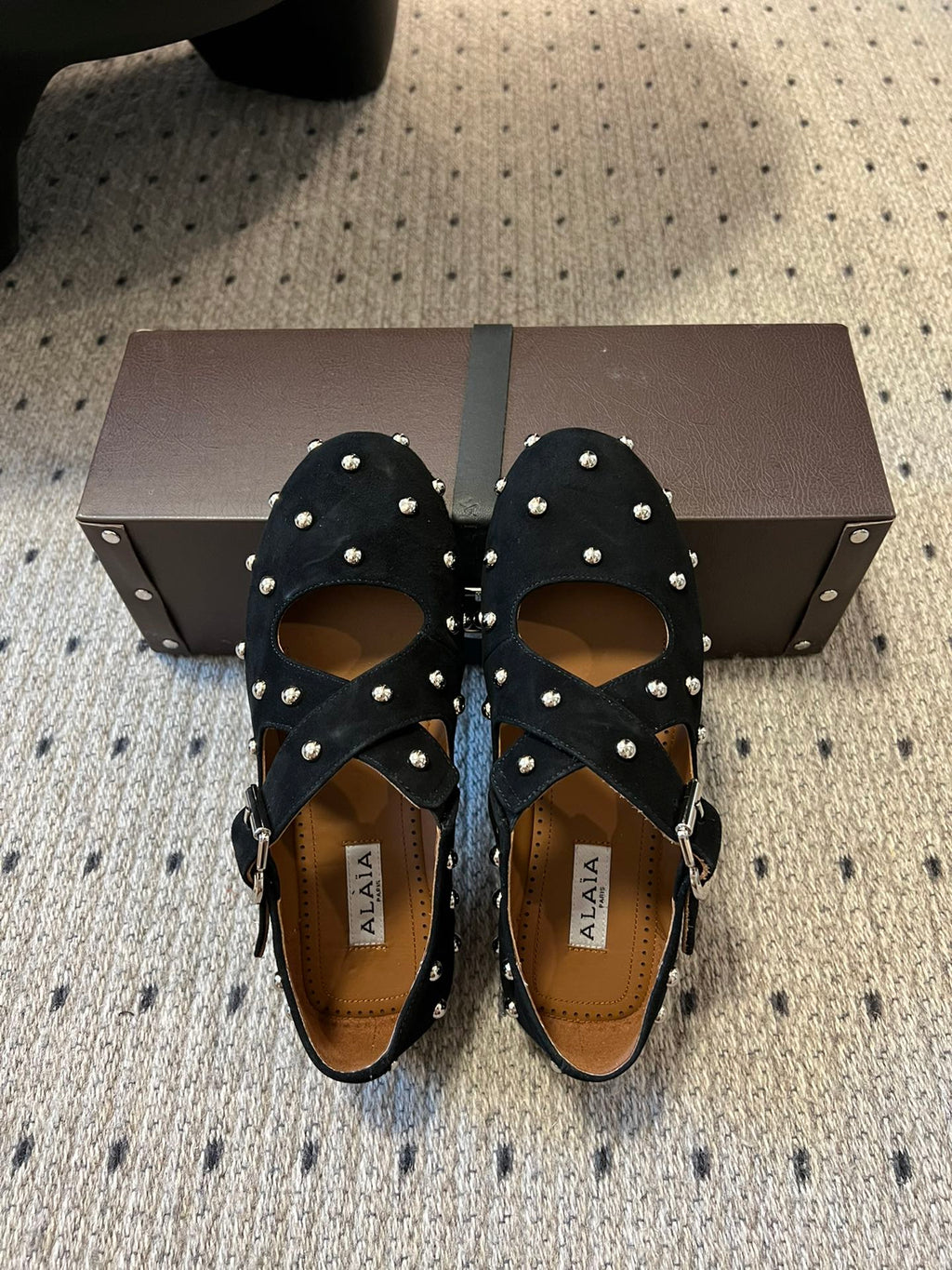 Alaia 25 Criss Cross With Stud Ballet Flats Black Suede Sheepskin  303693