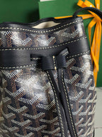 PETIT FLOT BUCKET BAG 22 IN NAVY BLUE GOYARDINE CANVAS AND LAMBSKIN TRIM