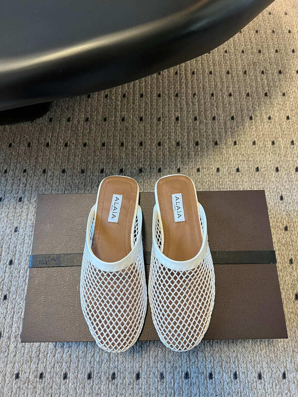 Alaia 25 Fishnet Flat Mules White  Lampskin 303681
