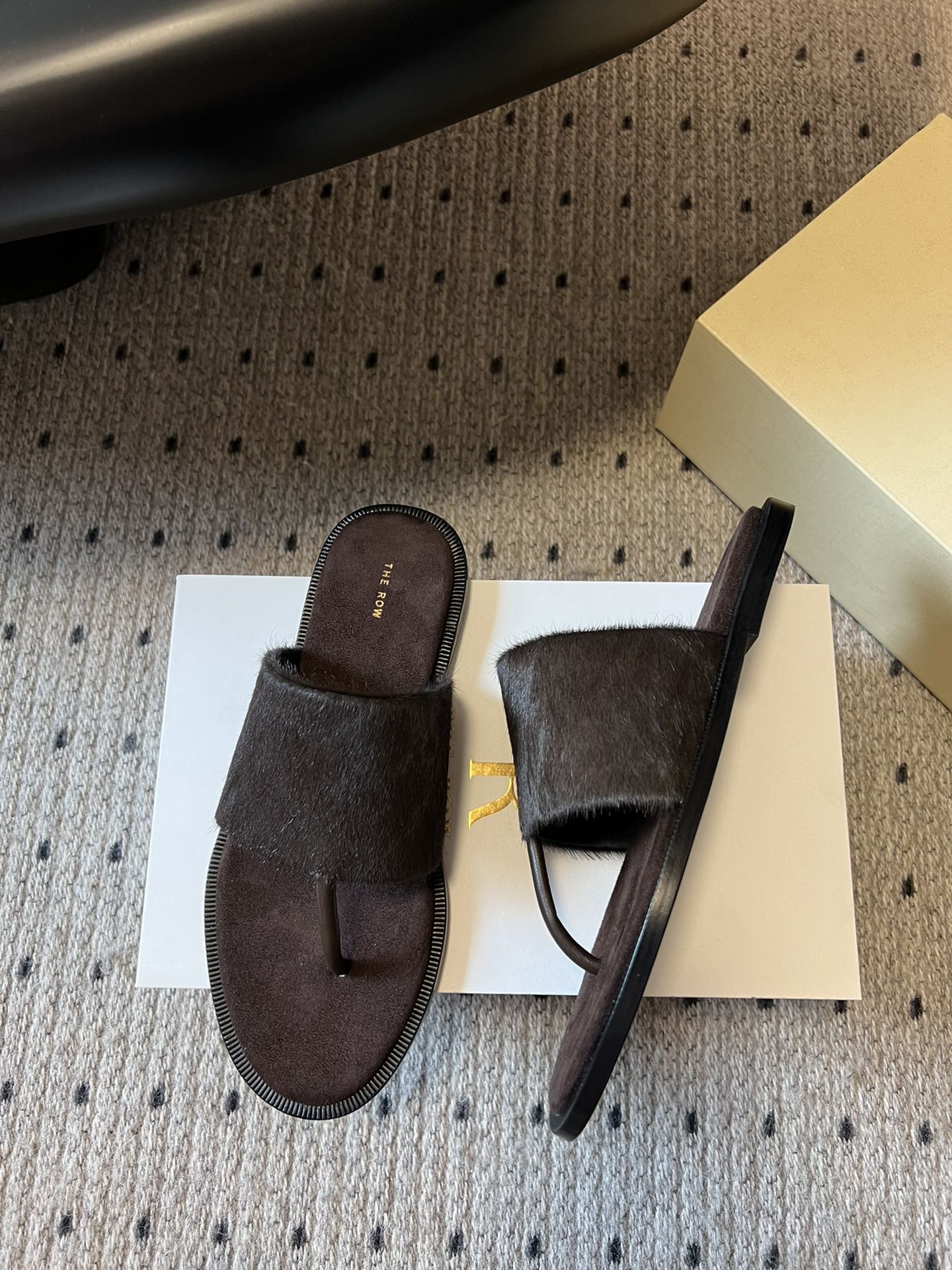 Signum Flat Sandal in Chocoldate Sheepskin And Horse Hair 282425