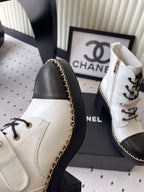 CC Buckle Ankel Boots With Chain 100mm White Black Sheepskin GHW 432501