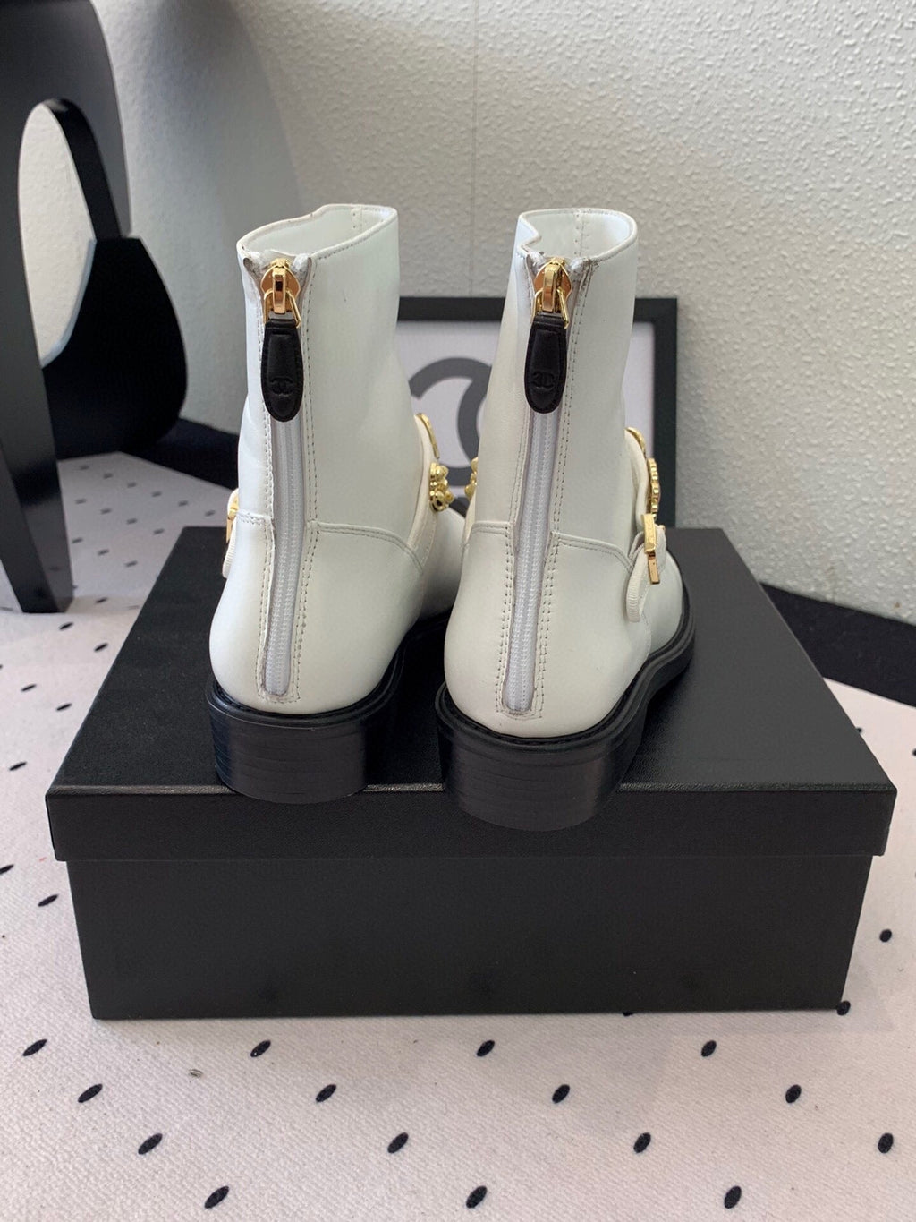 CC 24 Mold GHW Classic Ankle Boots 30mm Black White Sheepskin 432511