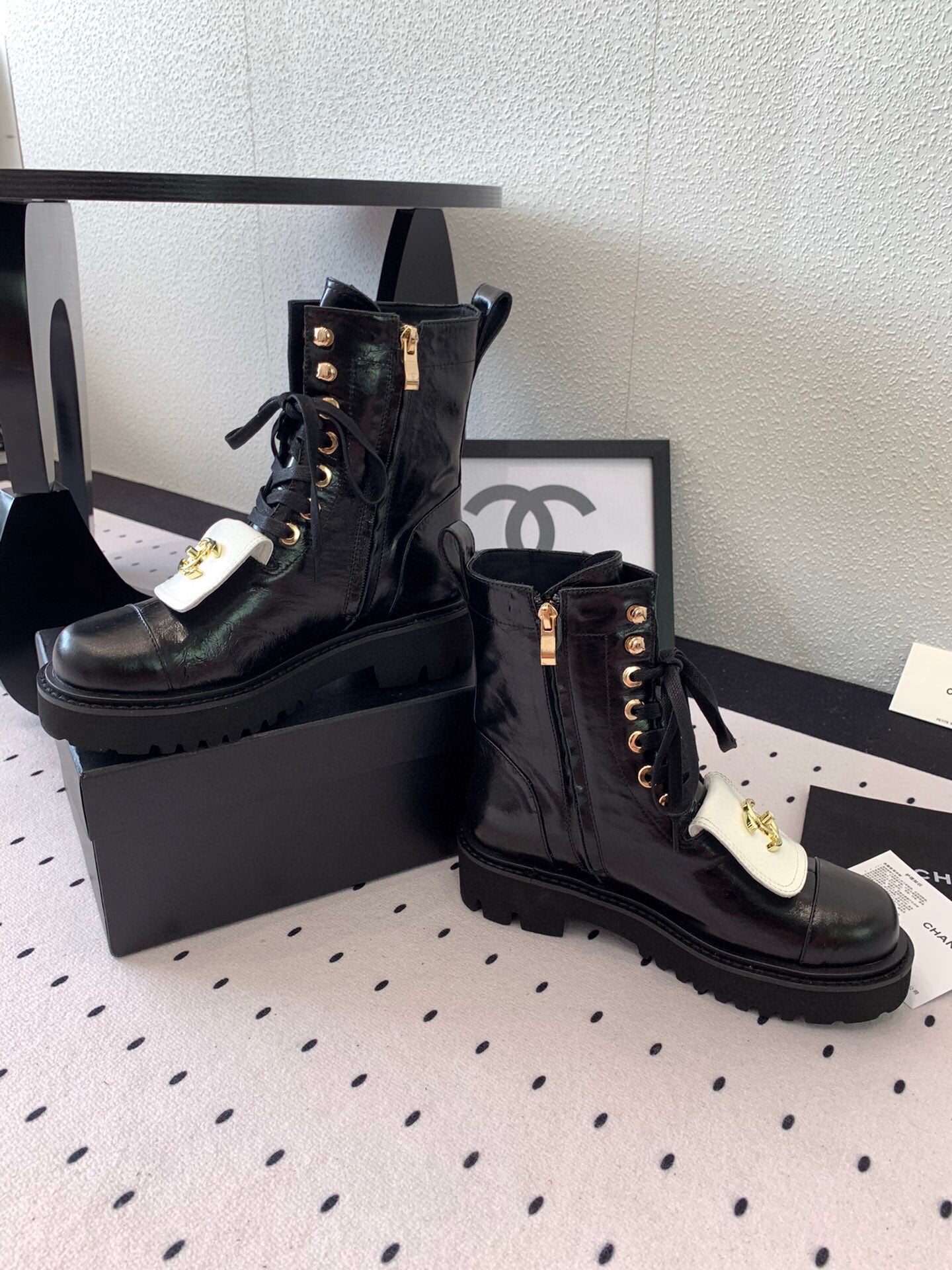 CC Split Toe Ankle Boot 40mm White Black Sheepskin Rubber GHW 432517