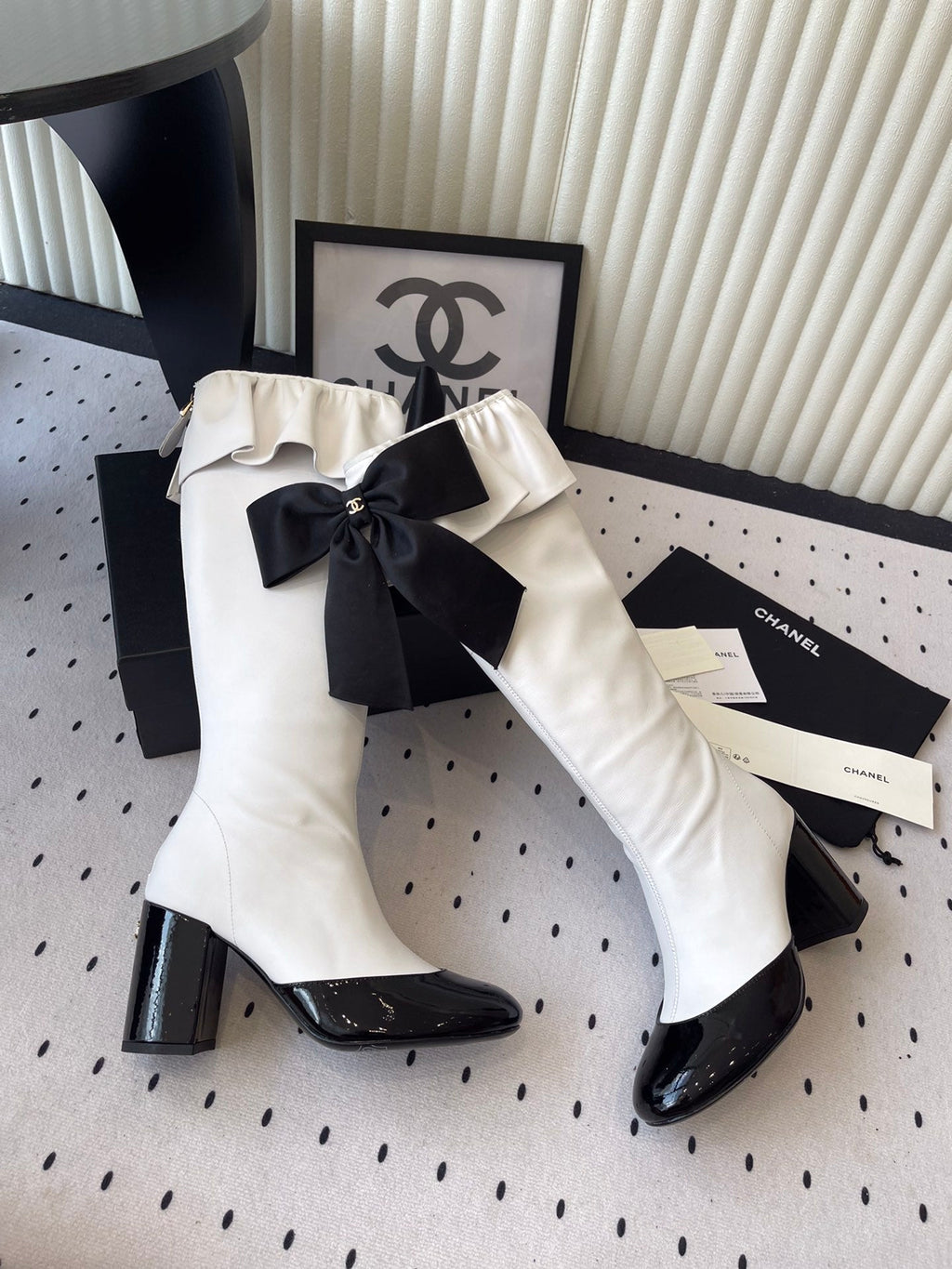 CC 25 Bow Elastic Boot White Black Lambskin 514028