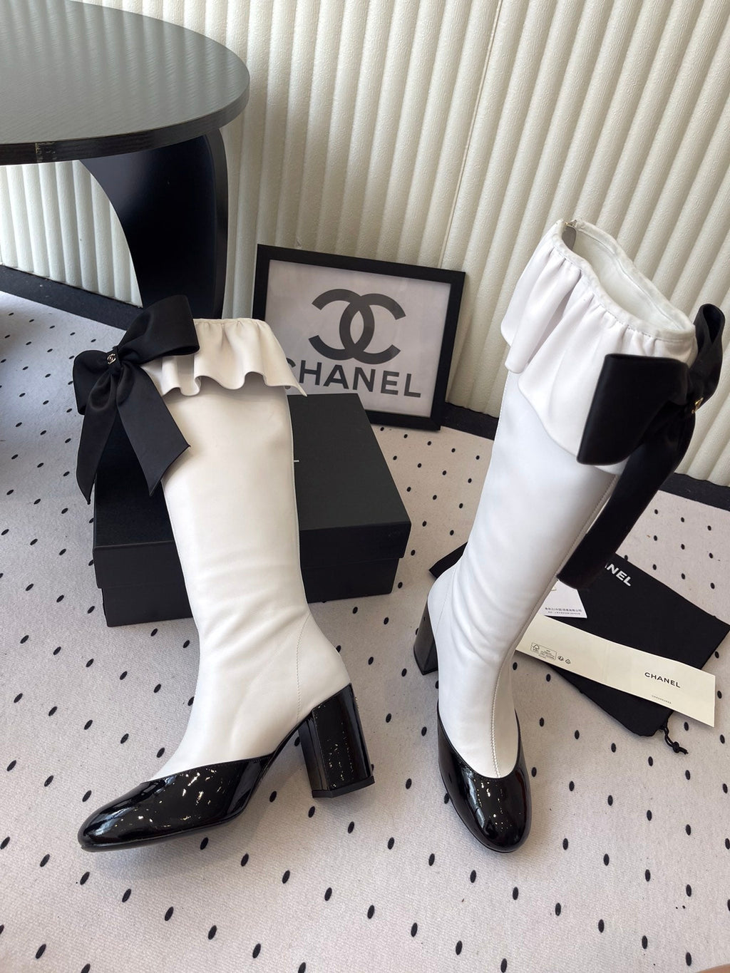 CC 25 Bow Elastic Boot White Black Lambskin 514028