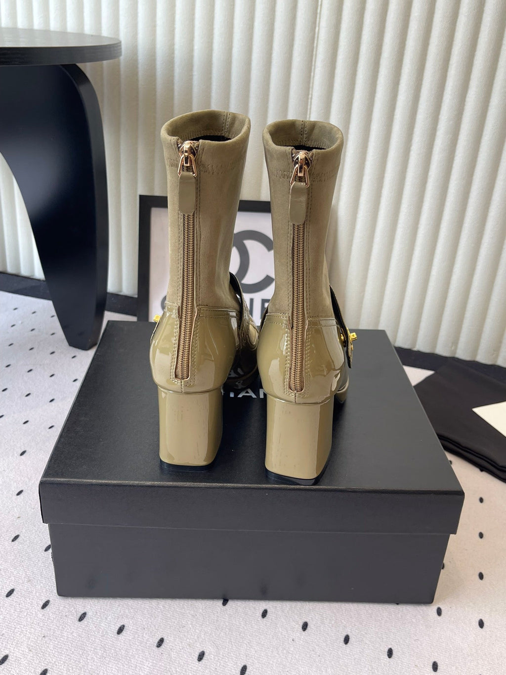 CC 25 Short Boot Olive Green Suede Patent Leather 514104