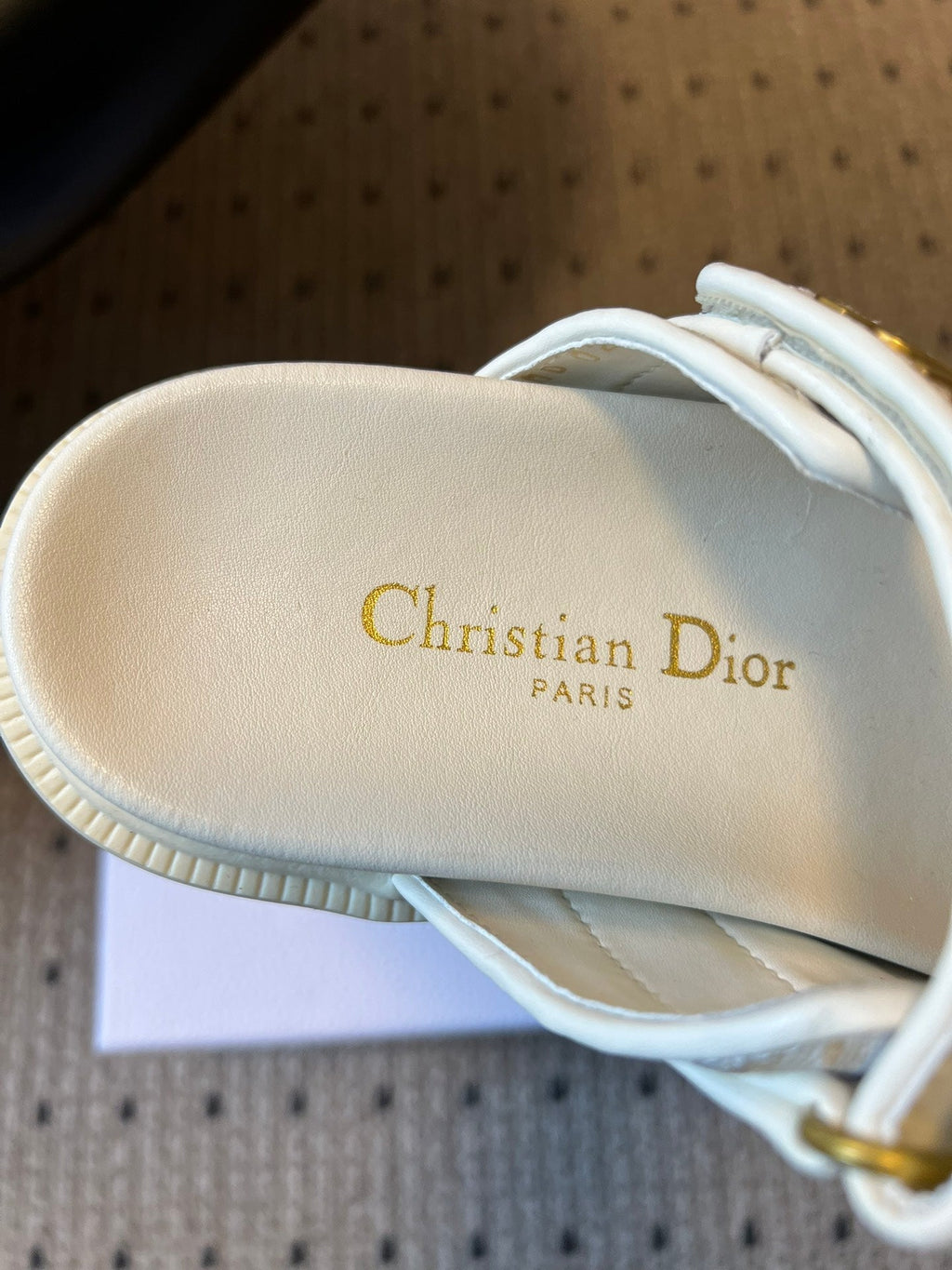 CD 26 Flat Slippers White Beige Sheepskin Embroidered Fabric 621801