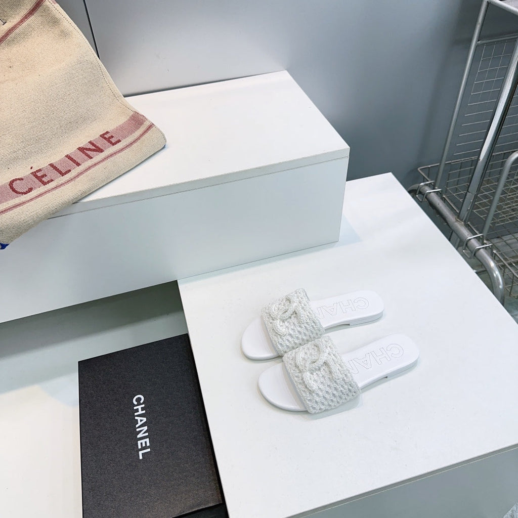 CC Flat Sandals White Knitted Sheepskin 628644
