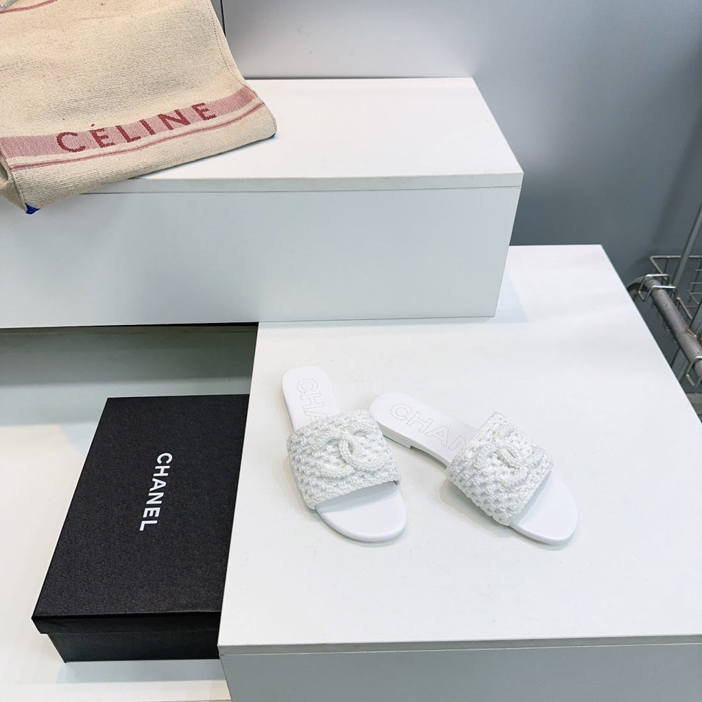 CC Flat Sandals White Knitted Sheepskin 628644