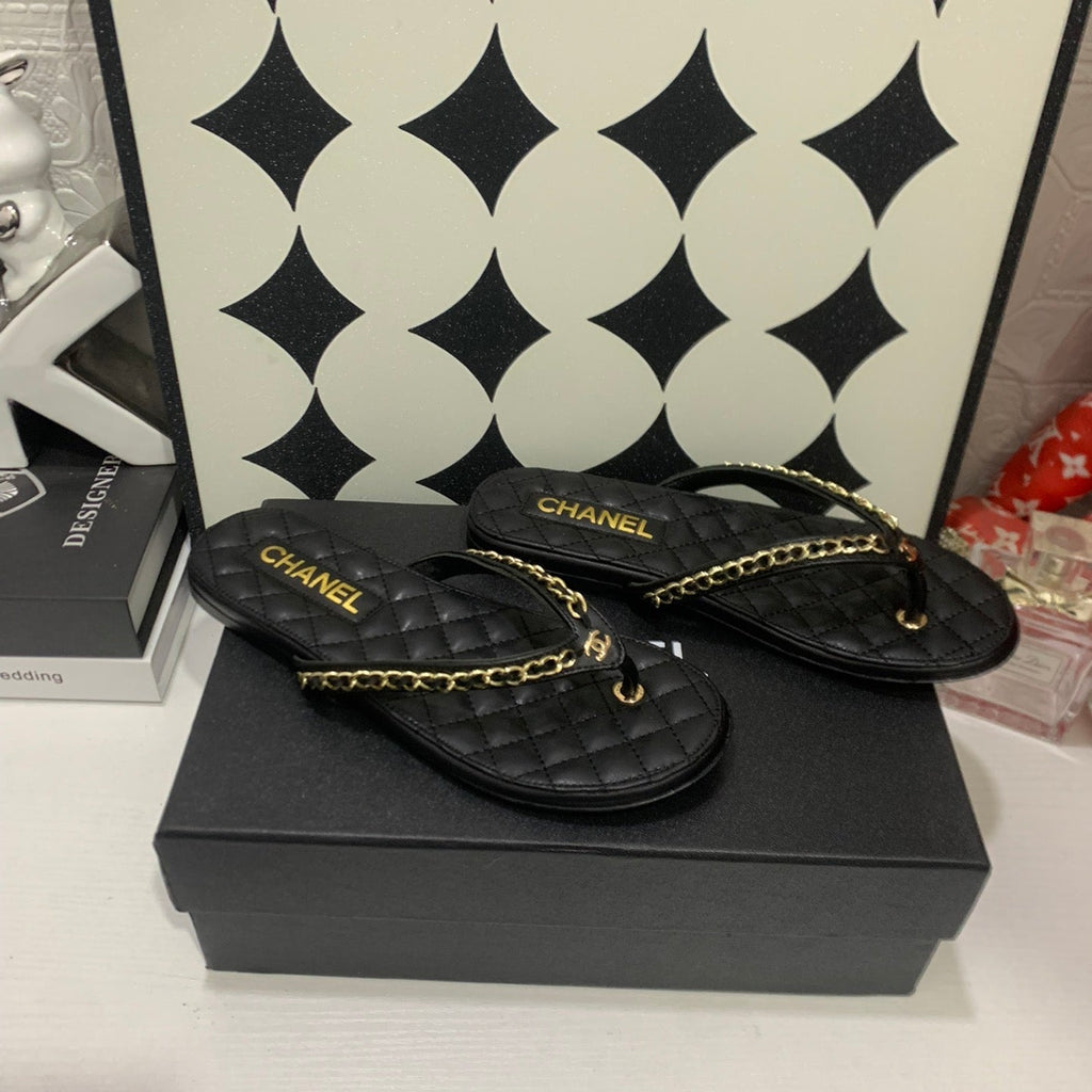 CC 26s Thong With Chain Black Sheepskin 684868