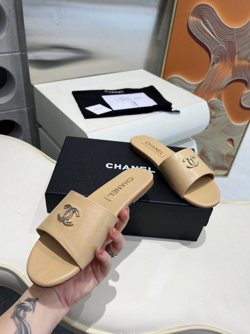 CC 26s Slide Beige Sheepskin 684902